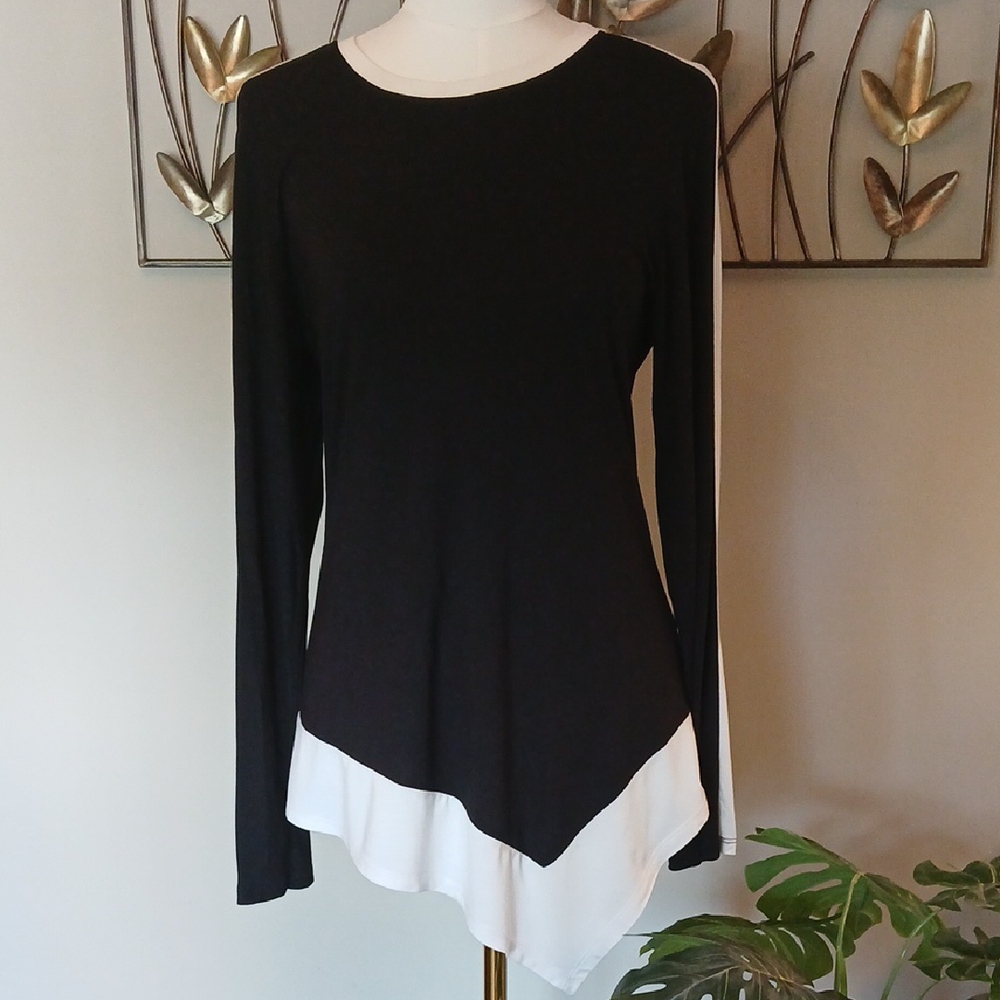CARINE Asymmetrical Black and White Long Sleeve Top